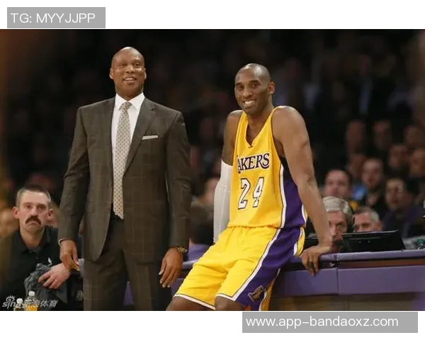 克莱称赞PJ华盛顿具备全明星潜力期待其攻防两端表现更佳 克莱称赞PJ华盛顿具备全明星潜力期待其攻防两端表现更佳