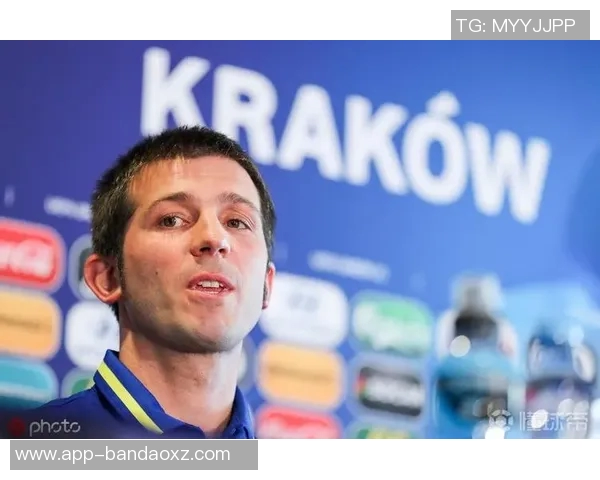 西班牙U21主帅谈伯纳尔现状称其仍是球队一员但面临困境